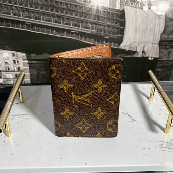 Authentic Louis Vuitton Monogram Card Holder - Picture 3 of 12